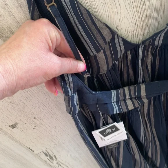 O’Neill cover up. - Picture 10 of 11